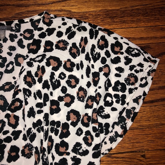 Cheetah print crop top chiffon blouse with buttons - Picture 3 of 5